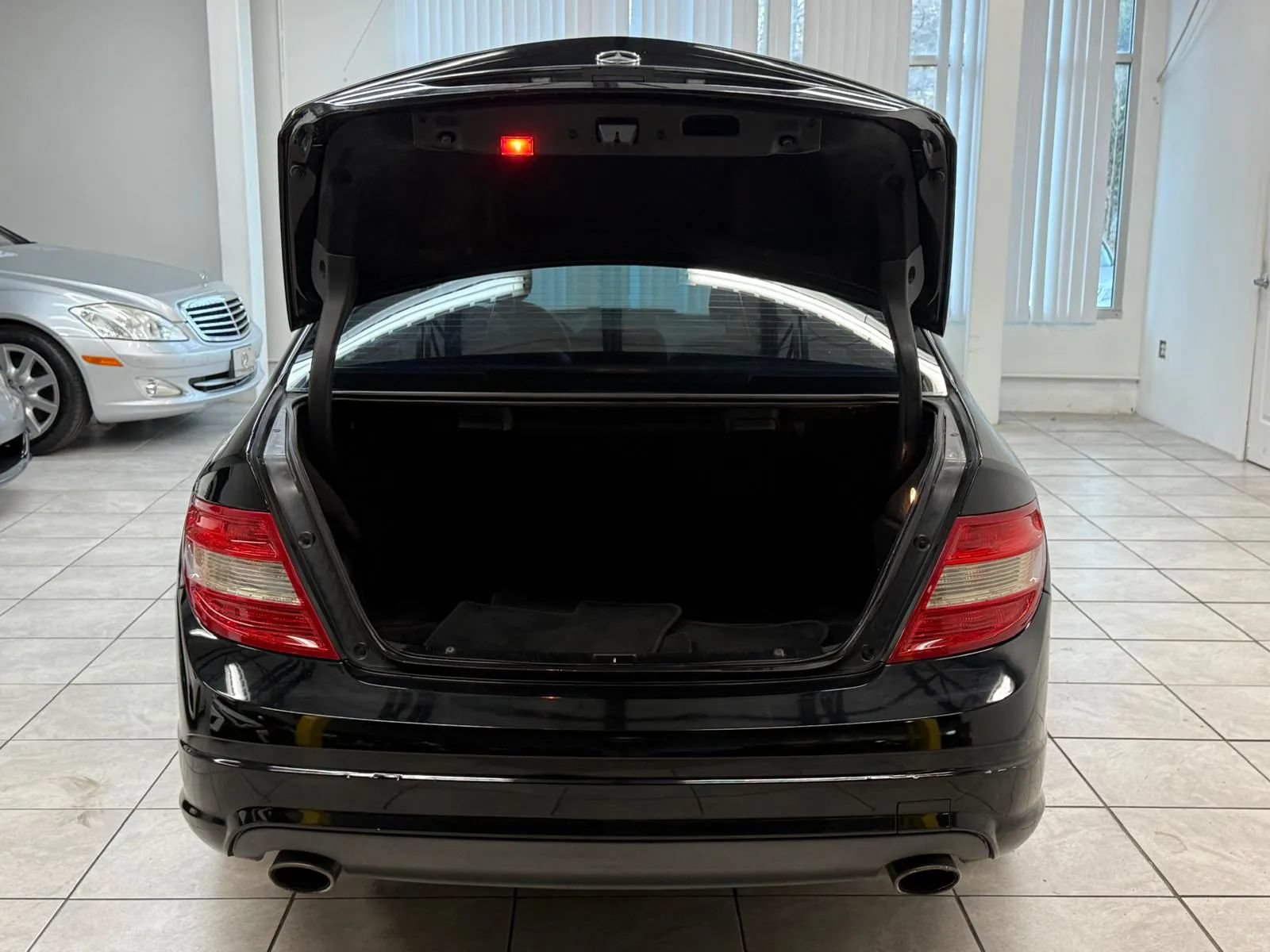 Used 2011 Mercedes-Benz C 350 Sport image 11
