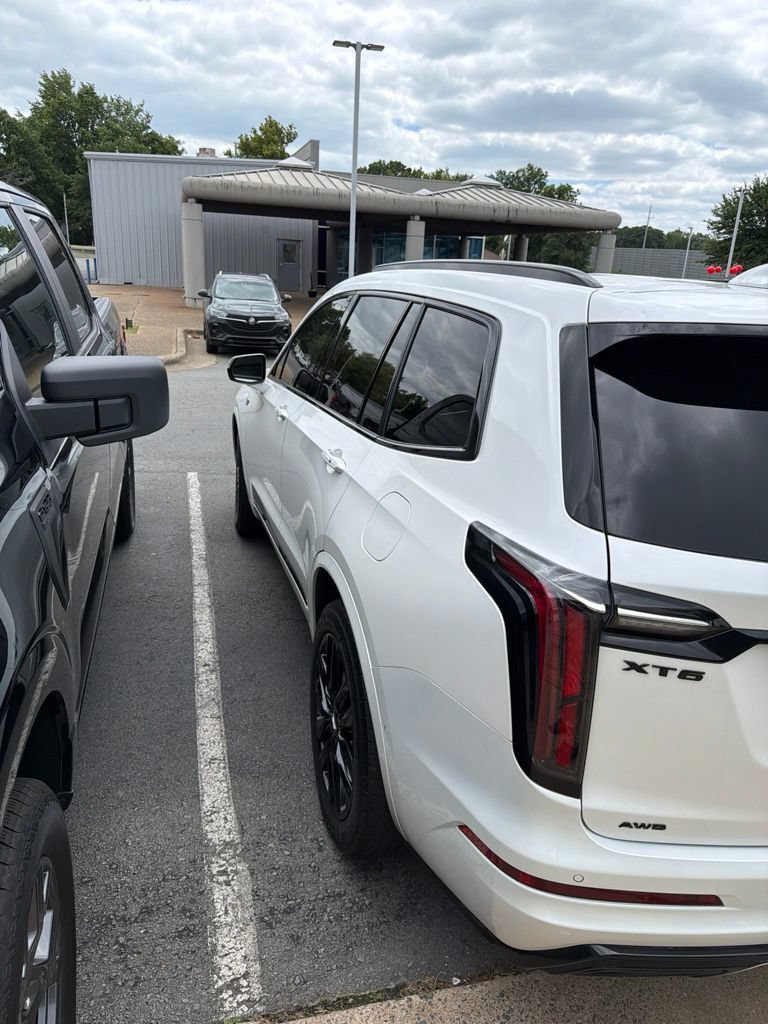 Used 2023 Cadillac XT6 Sport w/ LPO, ONYX Package AWD/4WD image 11