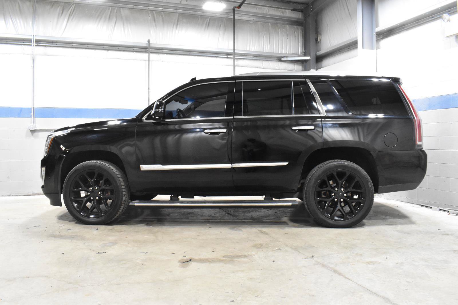 Used 2019 Cadillac Escalade Premium Luxury image 25