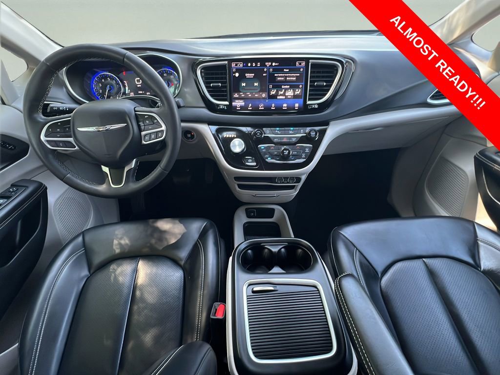 Used 2023 Chrysler Pacifica Touring-L FWD image 9