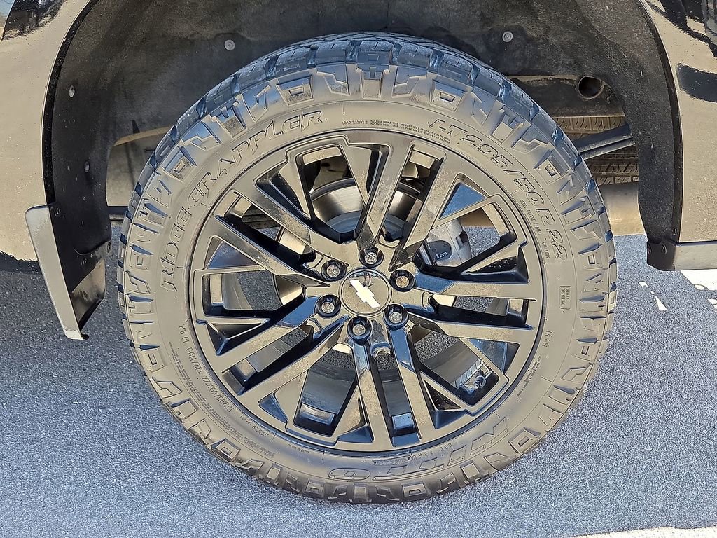 Used 2019 Chevrolet Silverado 1500 High Country w/ Technology Package AWD/4WD image 11