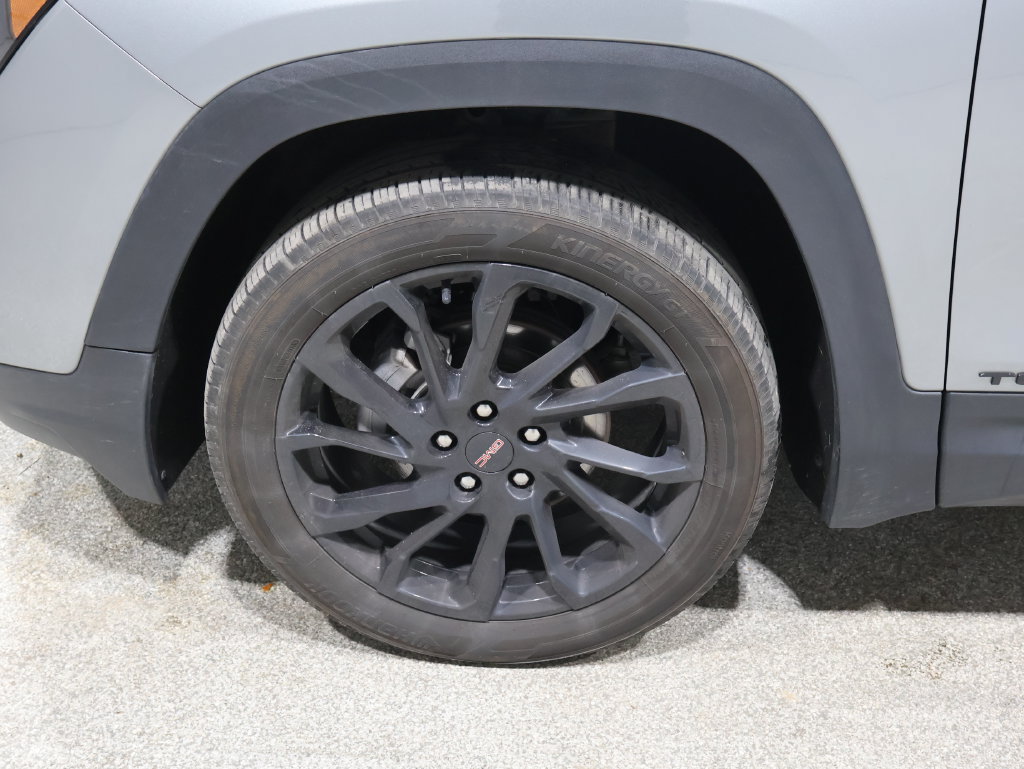 Used 2024 GMC Terrain SLE w/ Driver Convenience Package AWD/4WD image 9