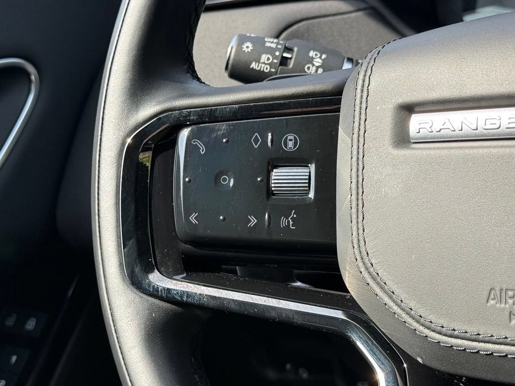 Certified 2026 Land Rover Range Rover Velar Dynamic SE AWD/4WD image 17