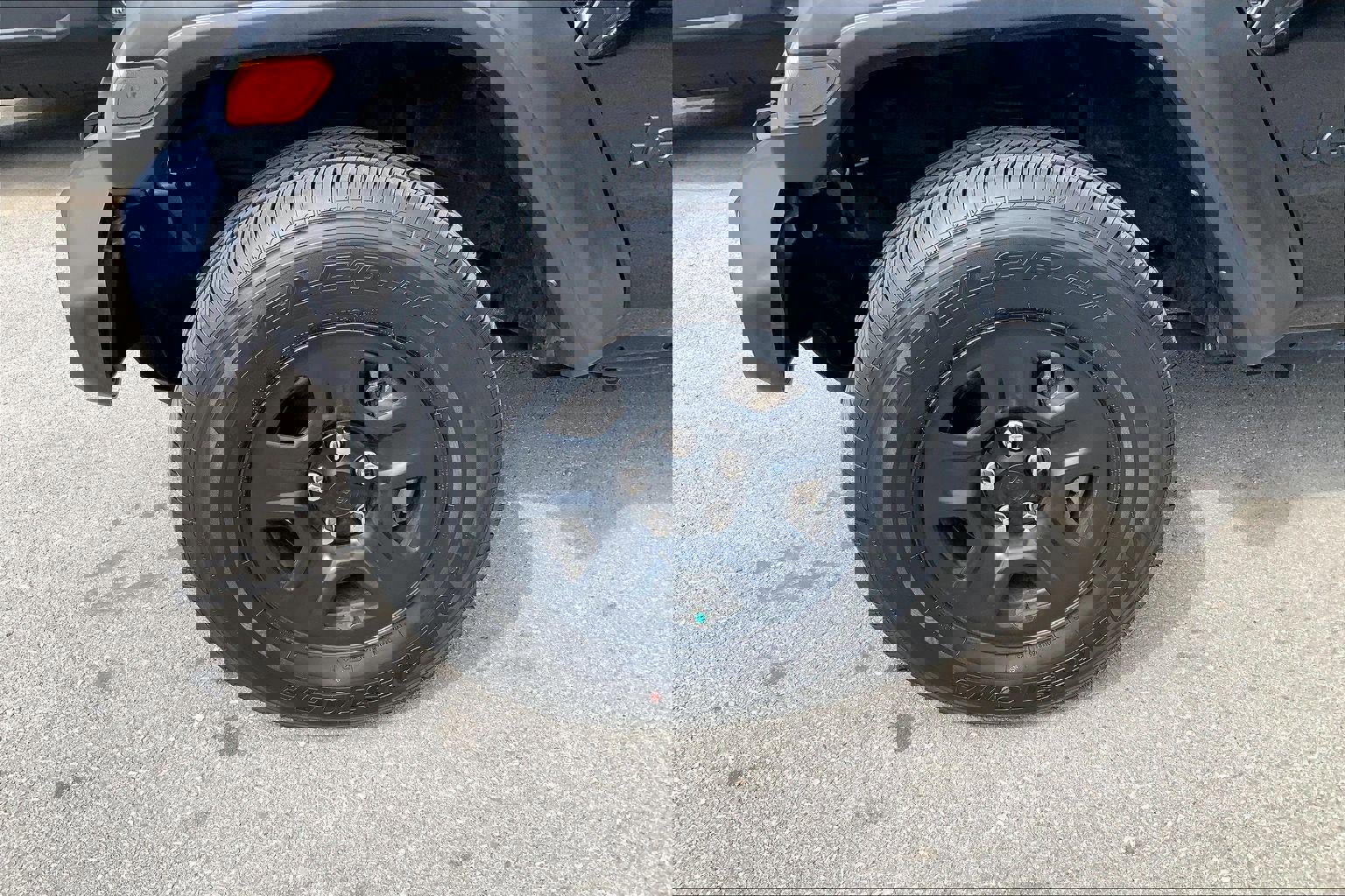 Used 2024 Jeep Gladiator Sport image 8