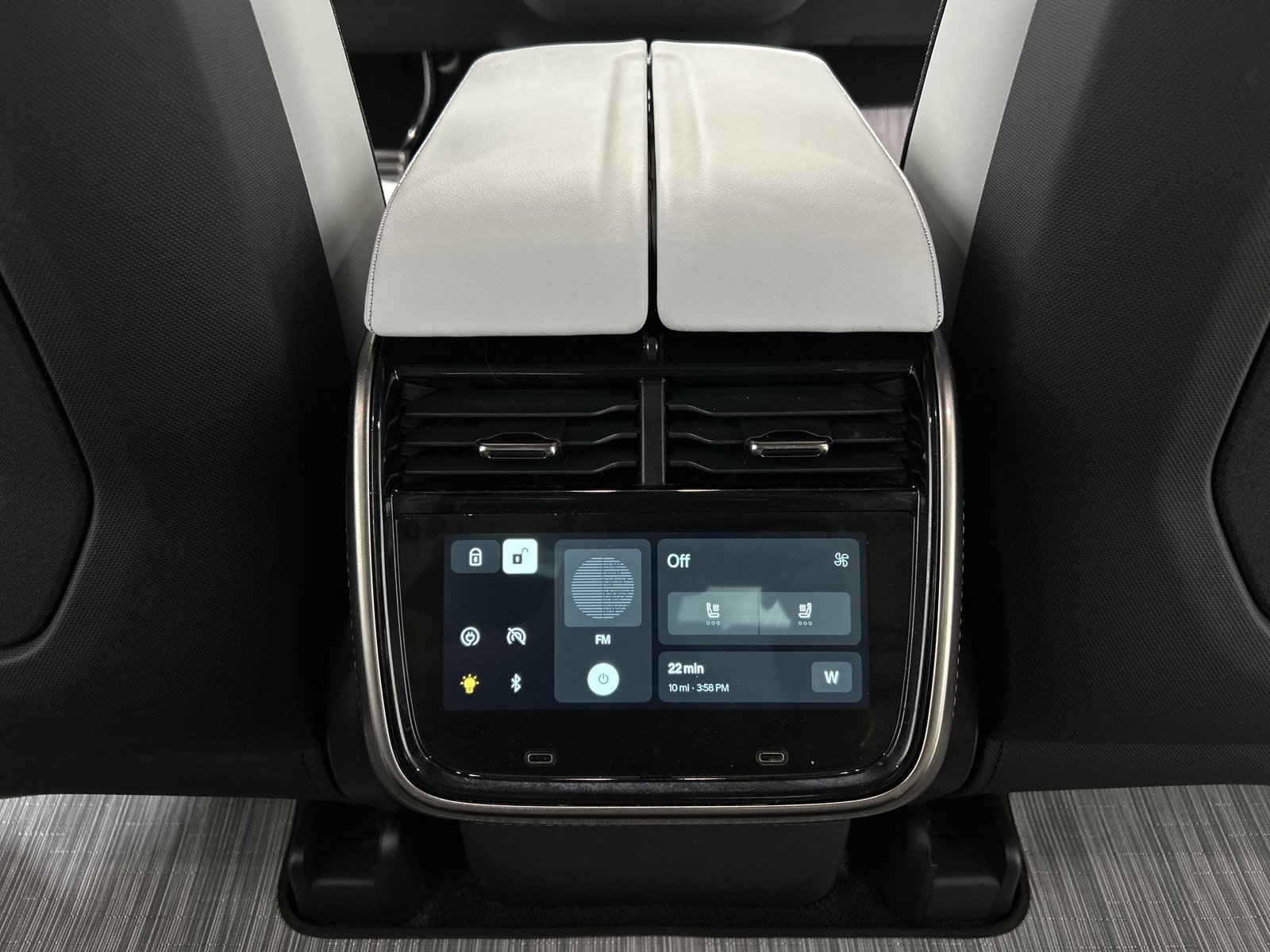Used 2024 Rivian R1T Adventure AWD/4WD image 28