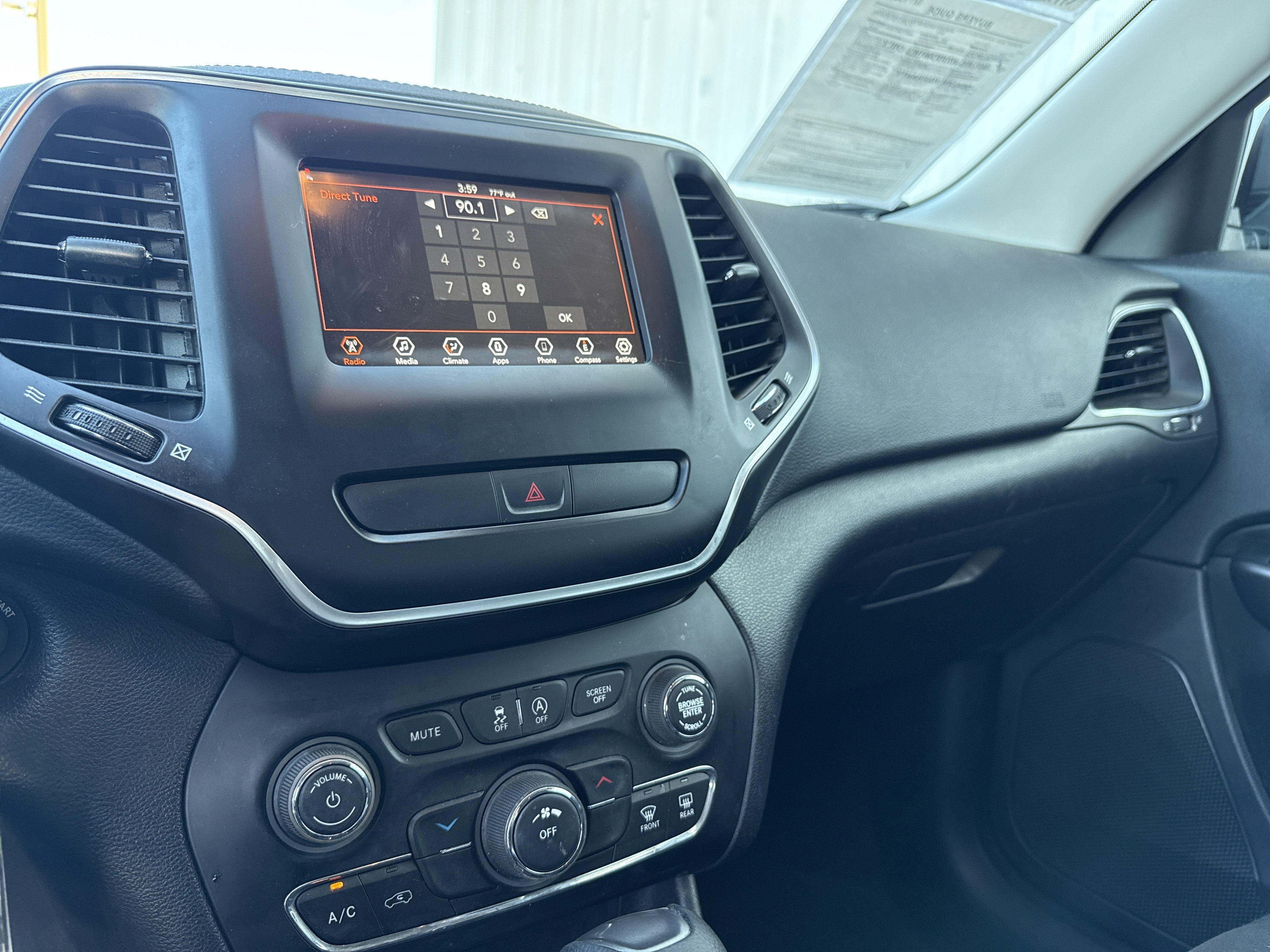 Used 2019 Jeep Cherokee Latitude w/ Popular Appearance Group image 14