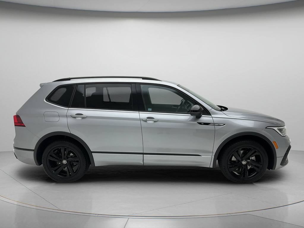 Used 2023 Volkswagen Tiguan SE R-Line AWD/4WD image 4