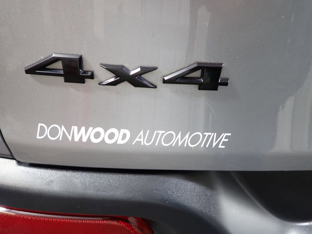 Used 2017 Jeep Cherokee Sport w/ Cold Weather Group image 14