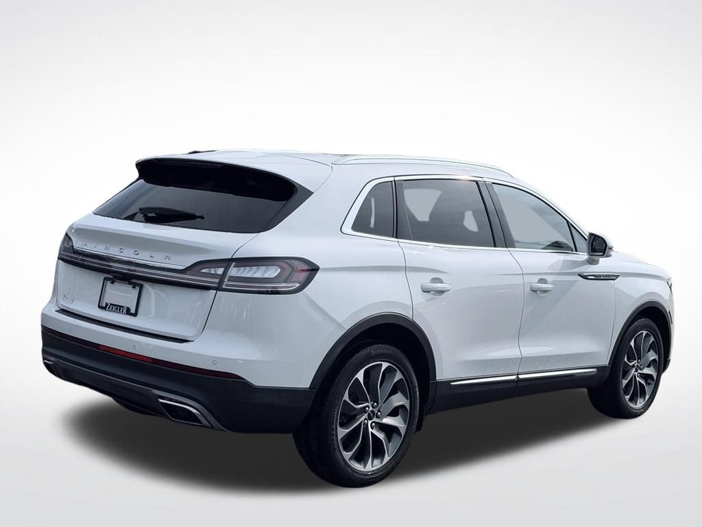 Used 2023 Lincoln Nautilus Reserve AWD/4WD image 6