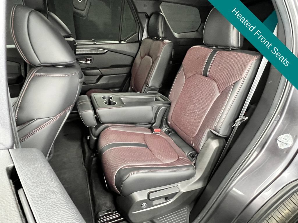 Used 2025 Honda Pilot Black Edition image 13