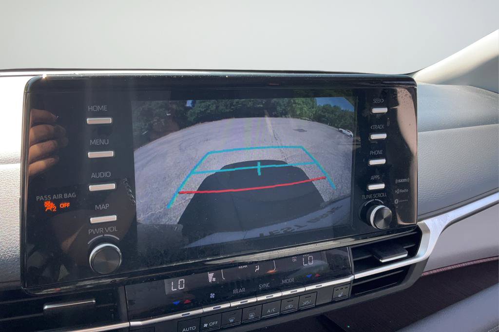 Used 2022 Toyota Sienna XLE FWD image 17