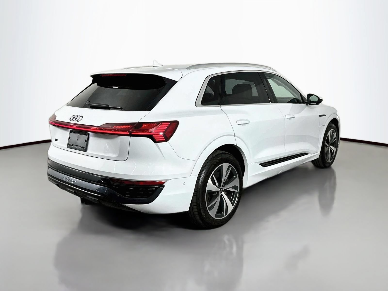 Used 2024 Audi Q8 e-tron Premium Plus AWD/4WD image 7