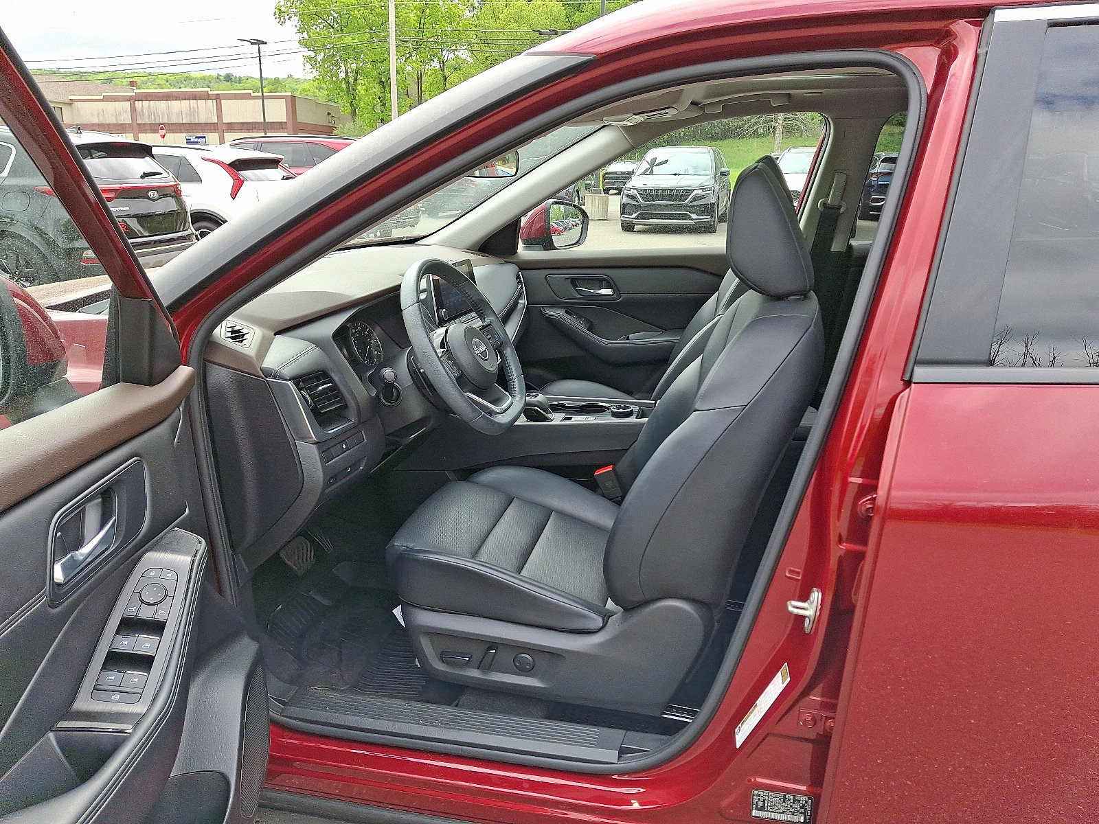 Used 2022 Nissan Rogue SV w/ SV Premium Package image 13