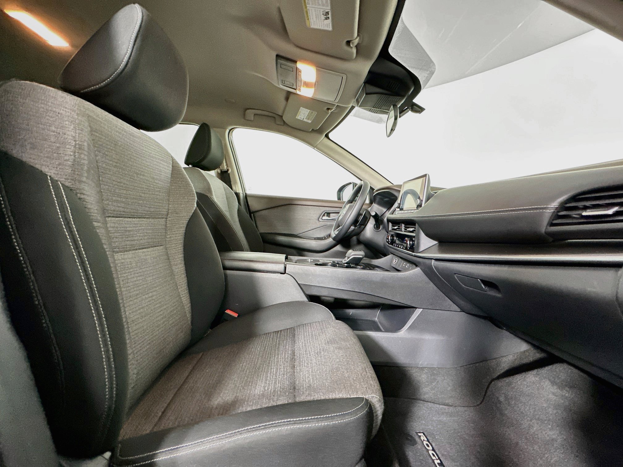 Used 2023 Nissan Rogue SV FWD image 30