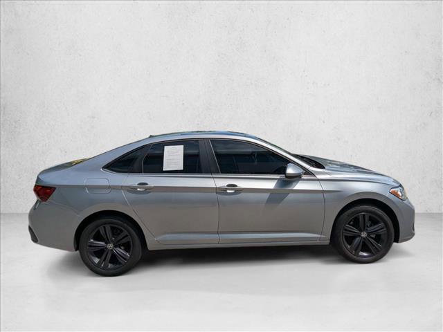 Used 2023 Volkswagen Jetta SE image 4