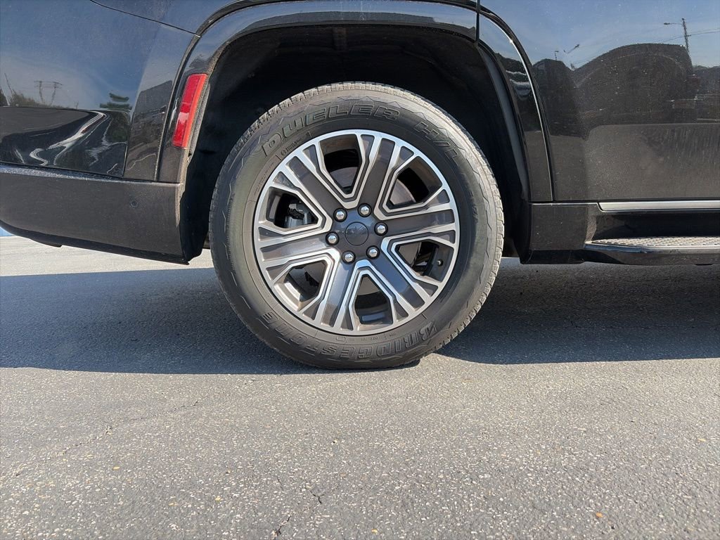 Used 2023 Jeep Wagoneer 4WD w/ Premium Group I image 9