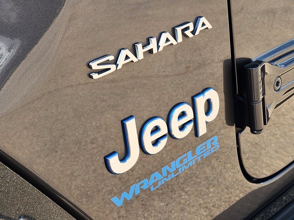 Used 2021 Jeep Wrangler Unlimited Sahara w/ Cold Weather Group AWD/4WD image 12