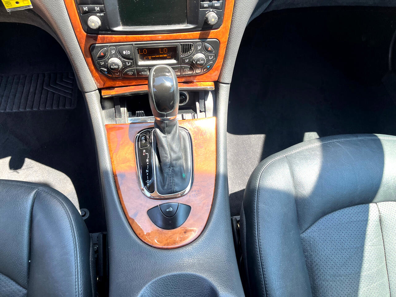 Used 2004 Mercedes-Benz CLK 320 Cabriolet image 25