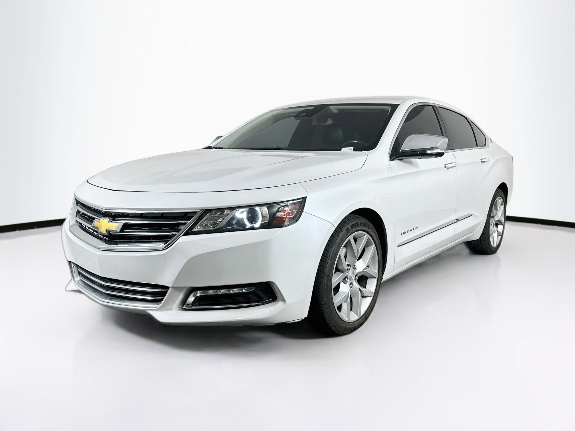 Used 2015 Chevrolet Impala LTZ FWD image 3