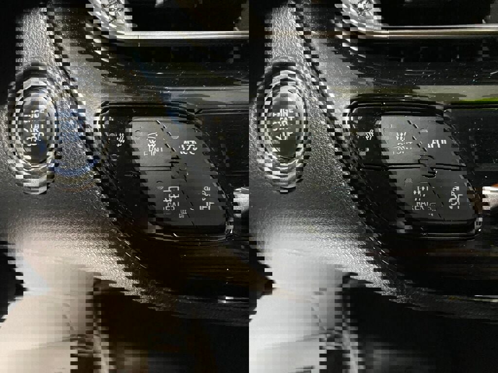 Used 2018 Toyota C-HR XLE image 16