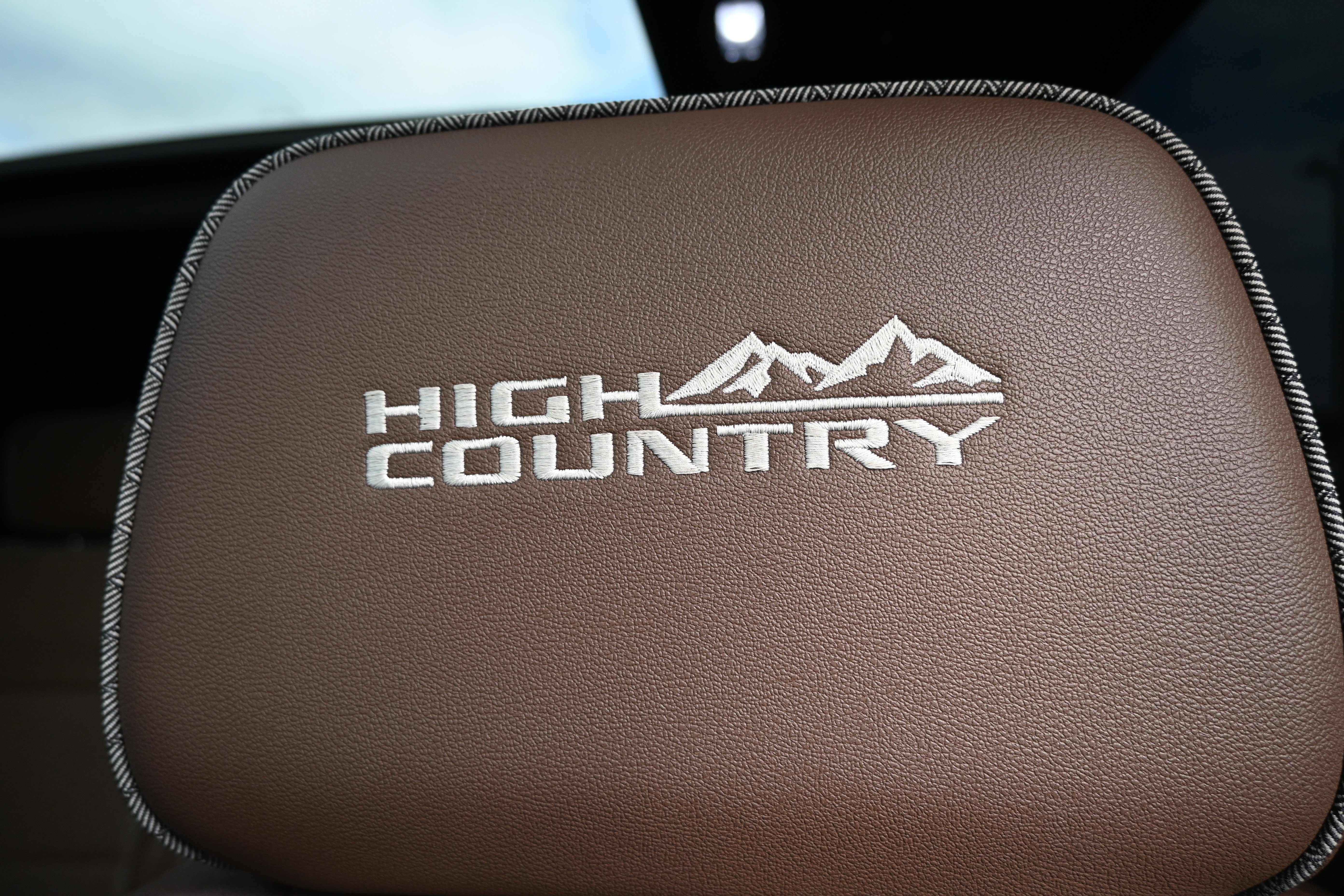 Used 2024 Chevrolet Suburban High Country image 6