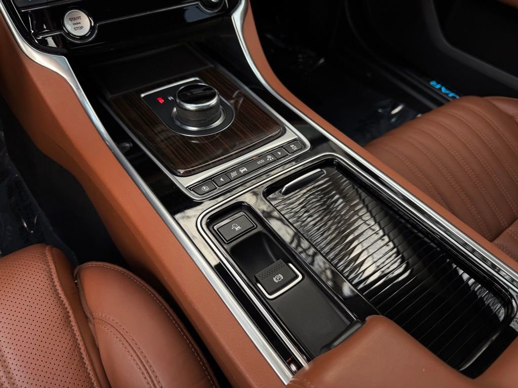 Used 2018 Jaguar XF Portfolio RWD image 16