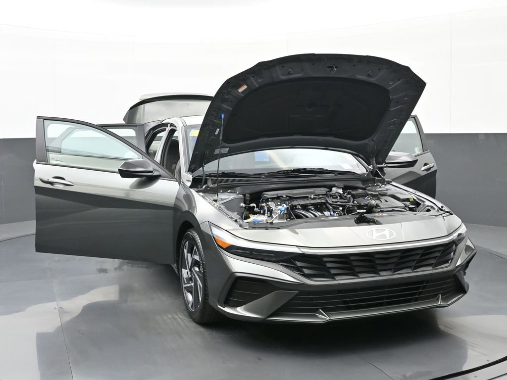 Certified 2025 Hyundai Elantra Sport image 46