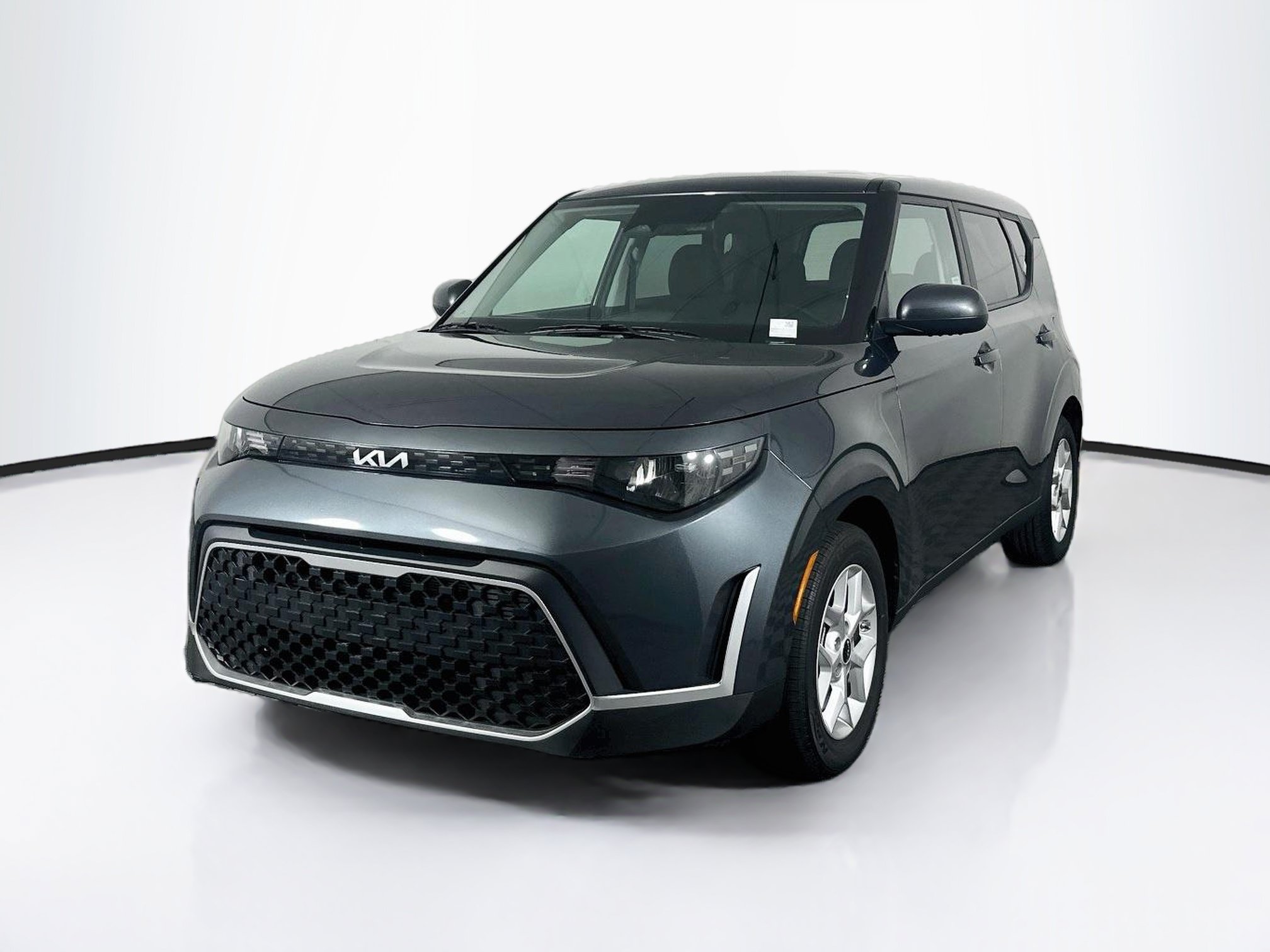 Used 2025 Kia Soul LX w/ LX Technology Package FWD image 3