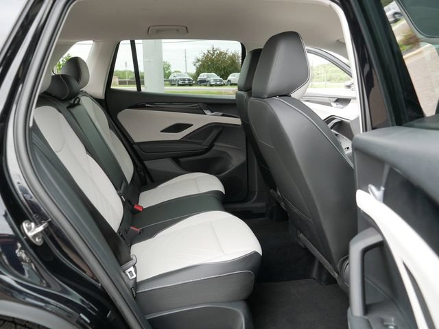 Certified 2025 Volkswagen Tiguan SE AWD/4WD image 19