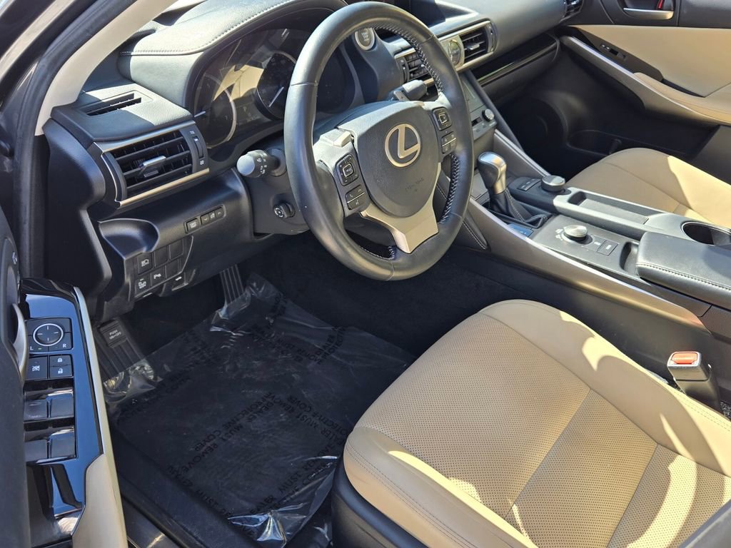 Used 2019 Lexus IS 300 w/ Premium Package image 11