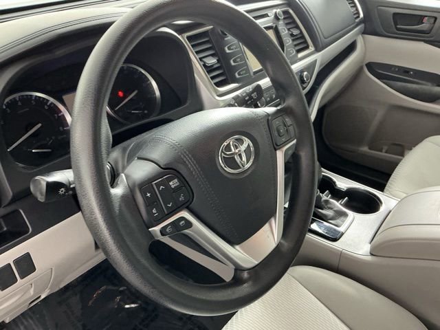 Used 2016 Toyota Highlander LE AWD/4WD image 34