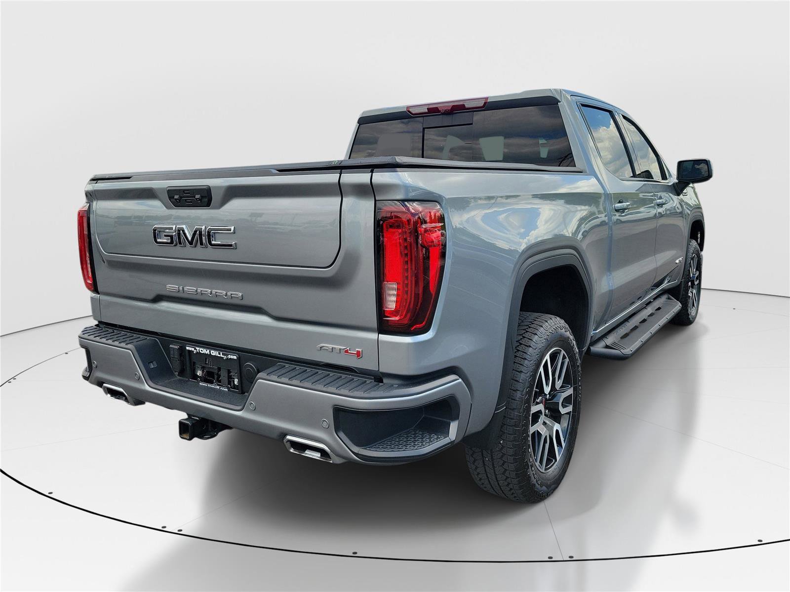 Used 2025 GMC Sierra 1500 AT4 w/ Technology Package AWD/4WD image 4