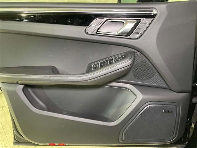 Used 2025 Porsche Macan image 37