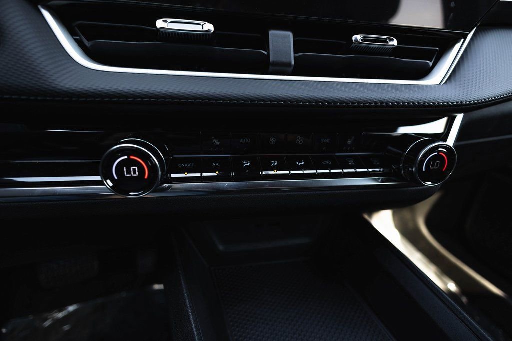 New 2025 Chevrolet Equinox LT w/ Convenience Package II image 8