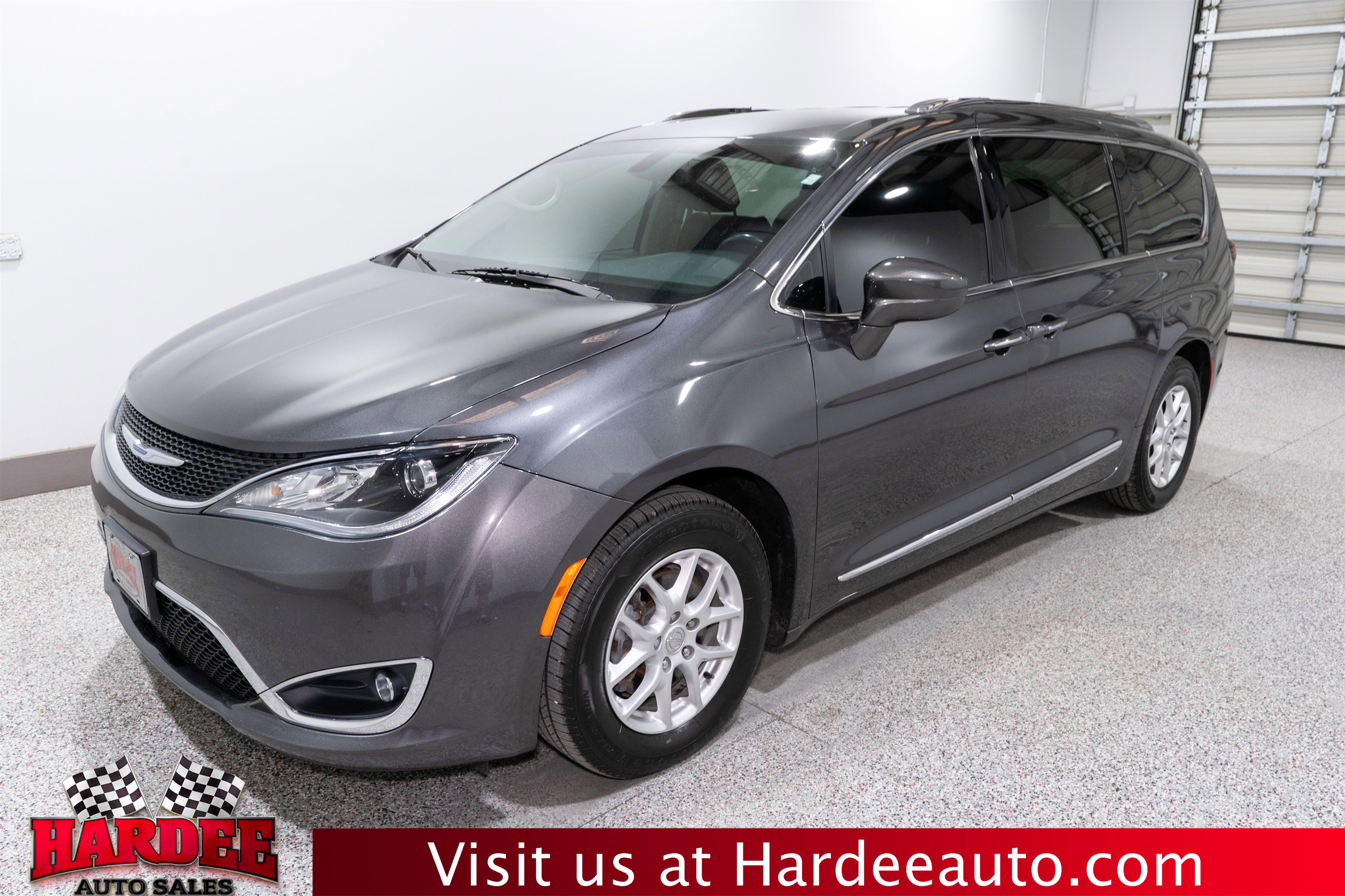 Used 2020 Chrysler Pacifica Touring-L image 2