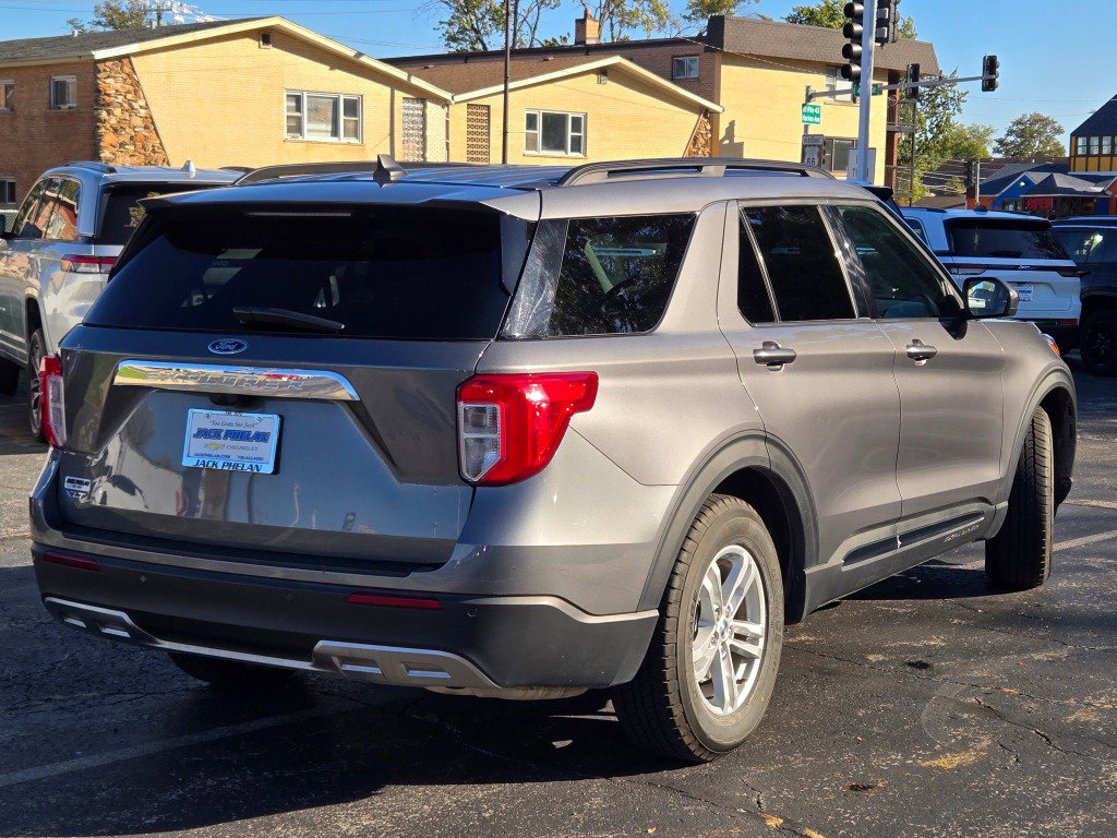 Used 2024 Ford Explorer XLT w/ Equipment Group 202A RWD image 13