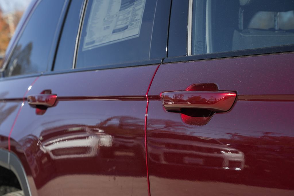 New 2025 Jeep Grand Cherokee Laredo X w/ Luxury Tech Group I image 15