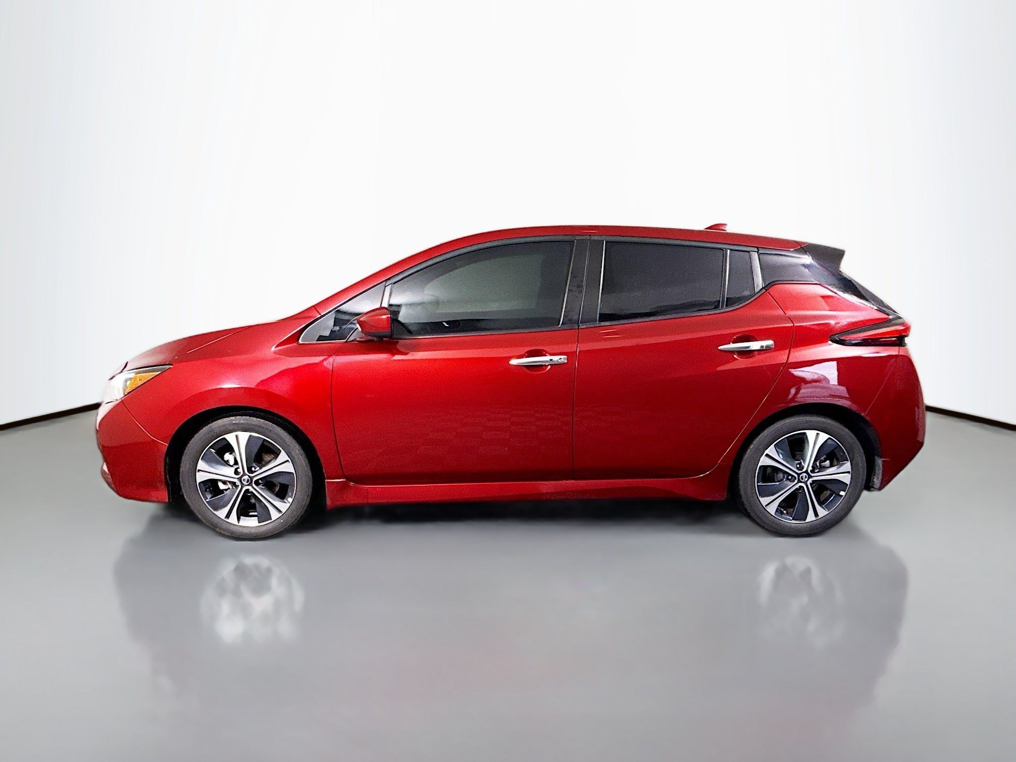 Used 2021 Nissan Leaf SV w/ SV Technology Package FWD image 6