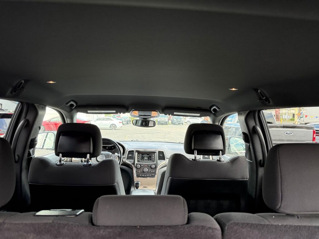 Used 2017 Jeep Grand Cherokee Laredo w/ Quick Order Package 23E image 31