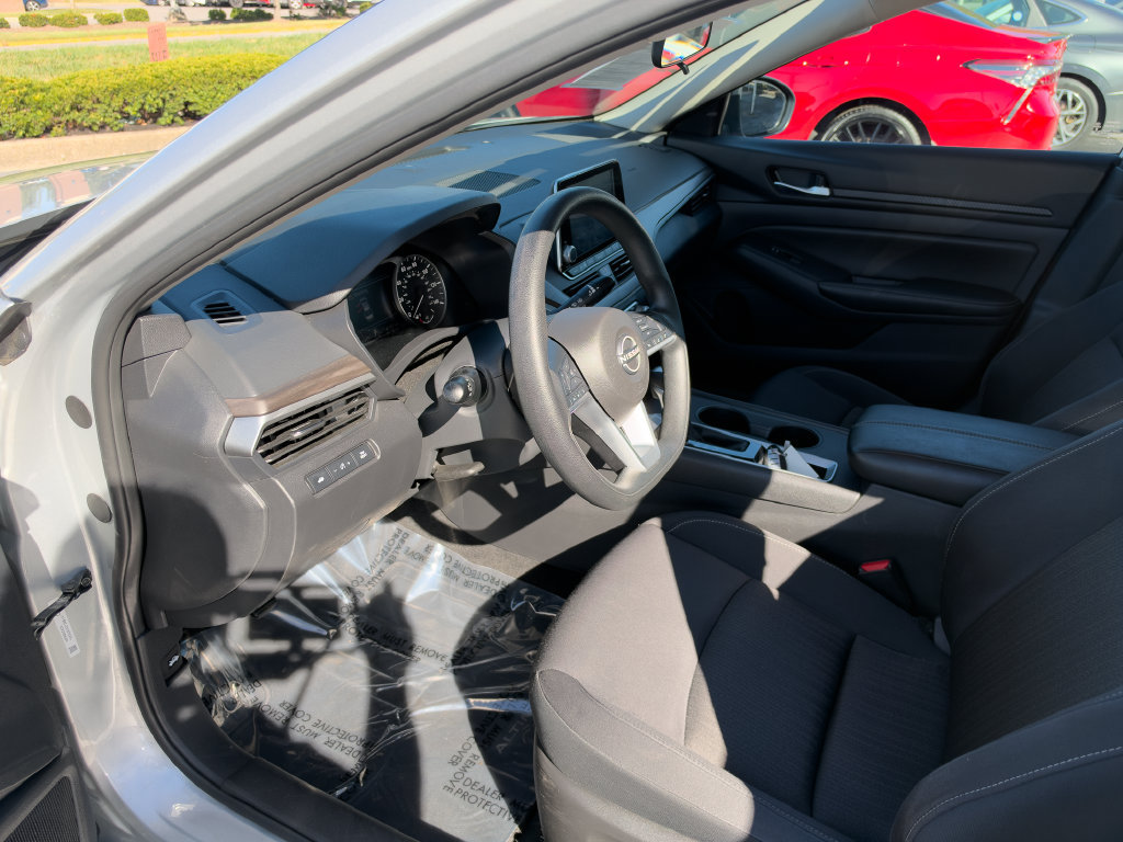 Used 2025 Nissan Altima 2.5 SV FWD image 22
