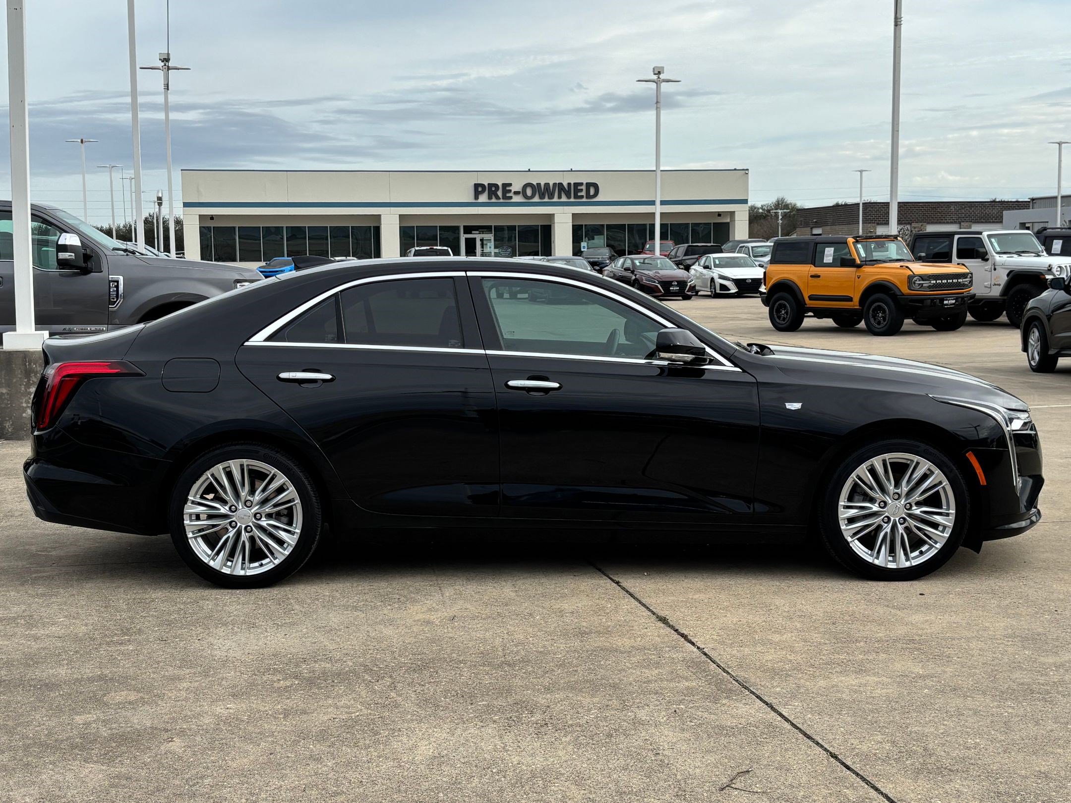 Used 2021 Cadillac CT4 Premium Luxury image 2
