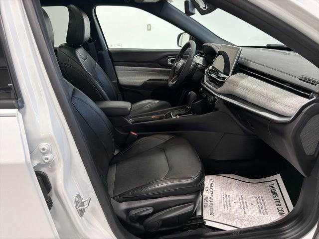 Used 2023 Jeep Compass Latitude w/ Sun and Sound Group image 33