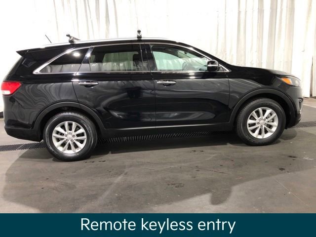 Used 2017 Kia Sorento FWD image 2