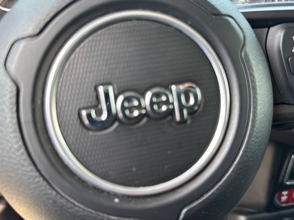 Used 2025 Jeep Wrangler Unlimited Rubicon AWD/4WD image 19