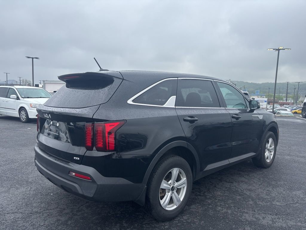 Used 2023 Kia Sorento LX AWD/4WD image 2