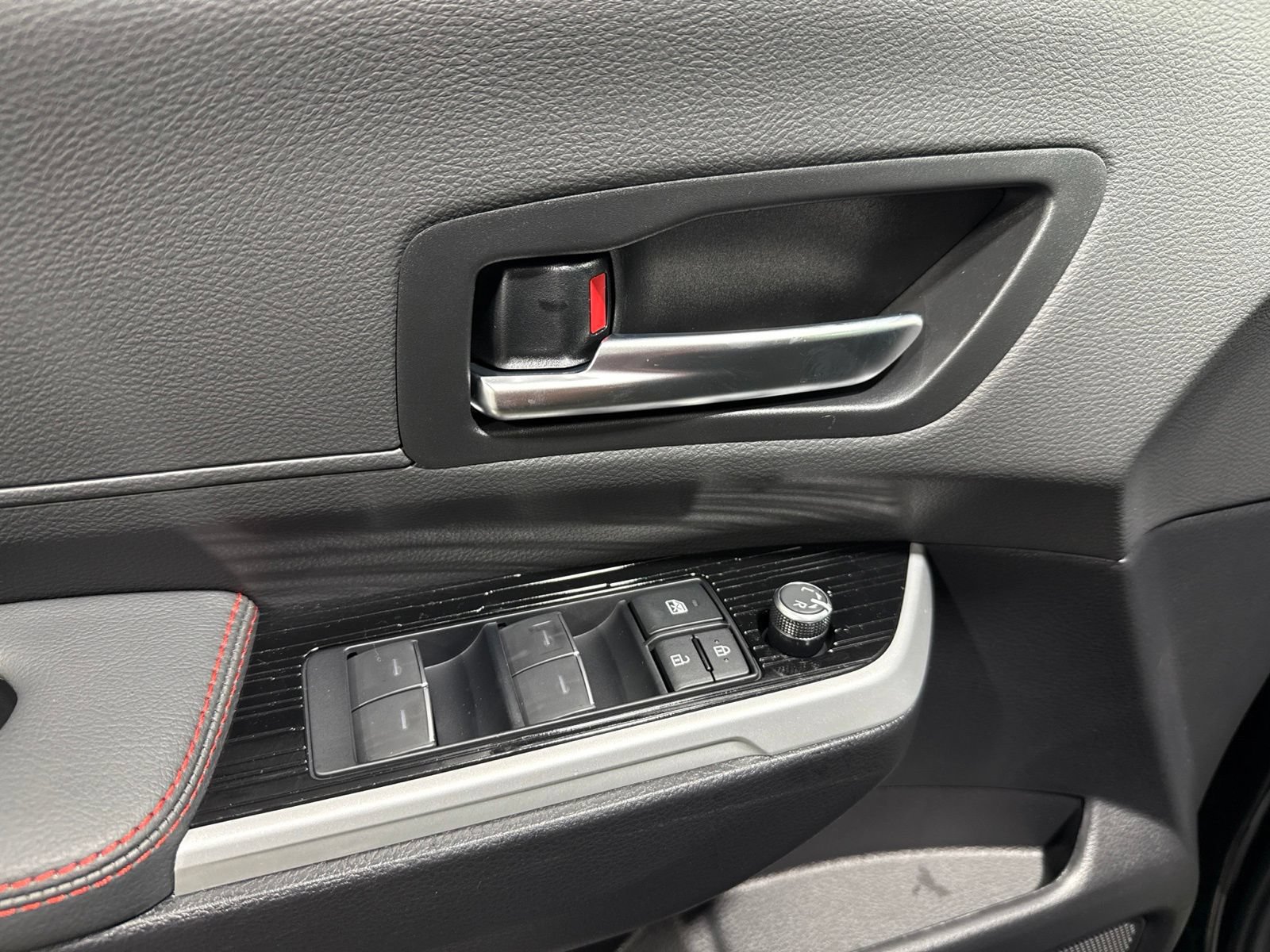 New 2026 Toyota Sienna XSE FWD image 24
