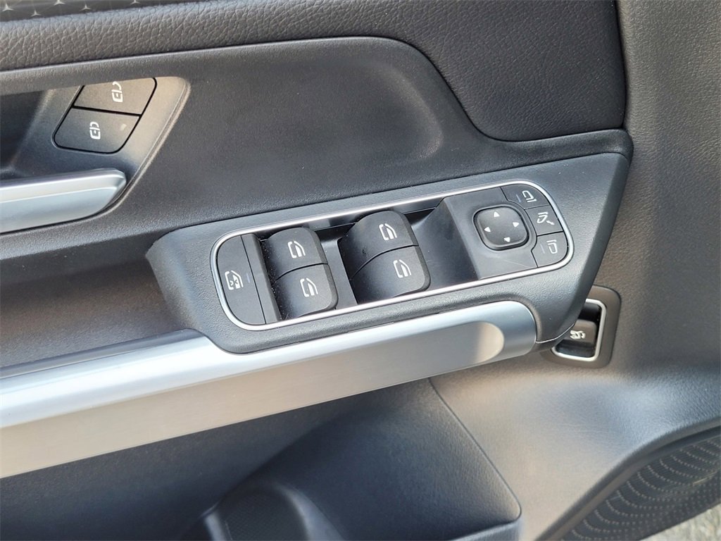 Used 2024 Mercedes-Benz GLB 250 image 18