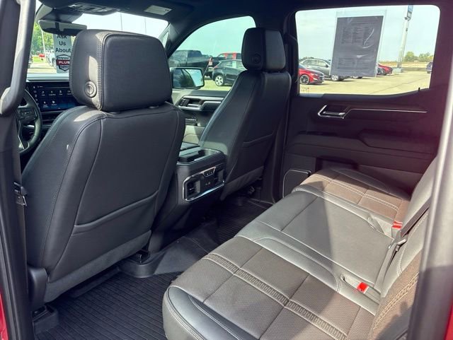Used 2024 Chevrolet Silverado 1500 High Country w/ Technology Package AWD/4WD image 17
