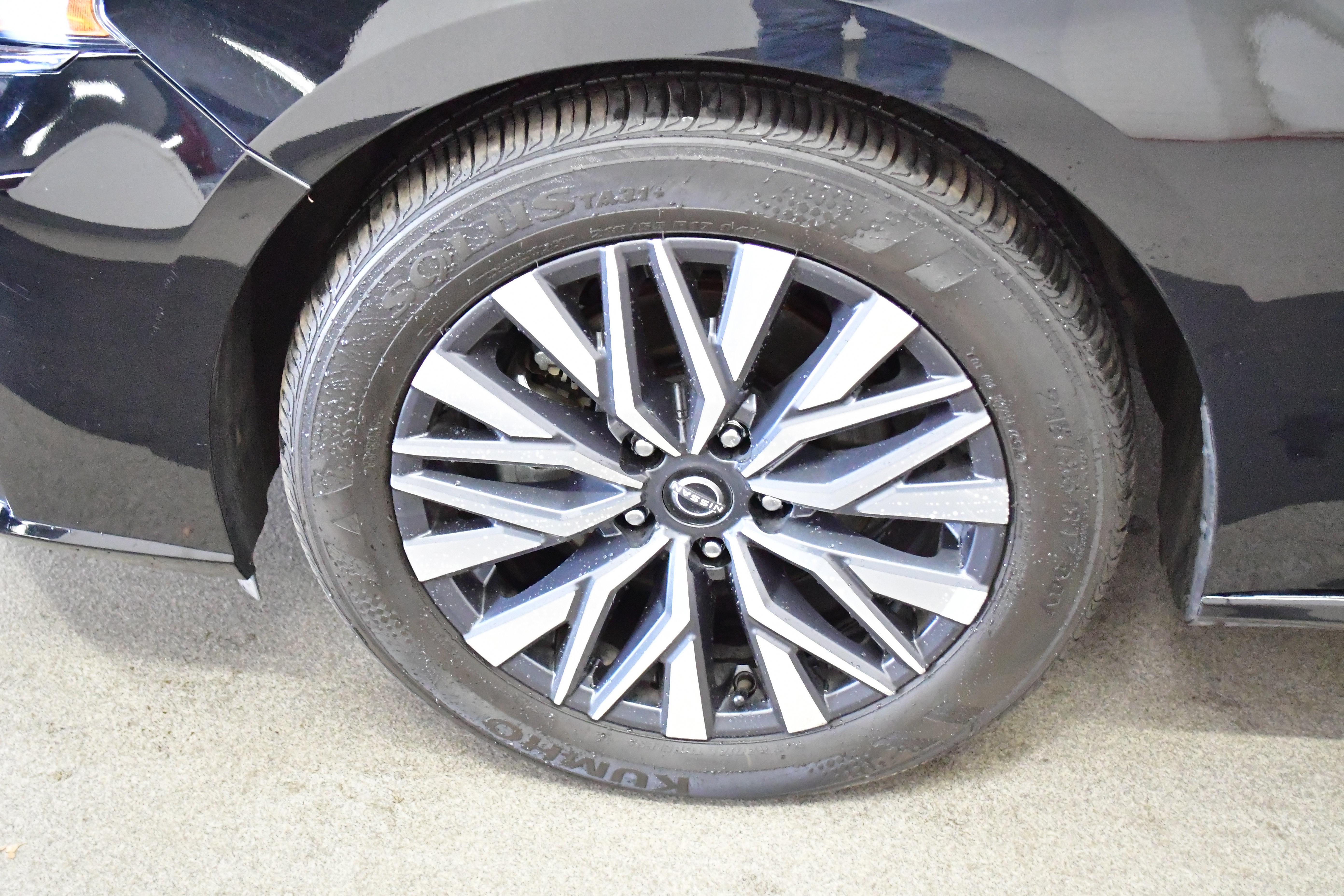 Used 2025 Nissan Altima 2.5 SV FWD image 30