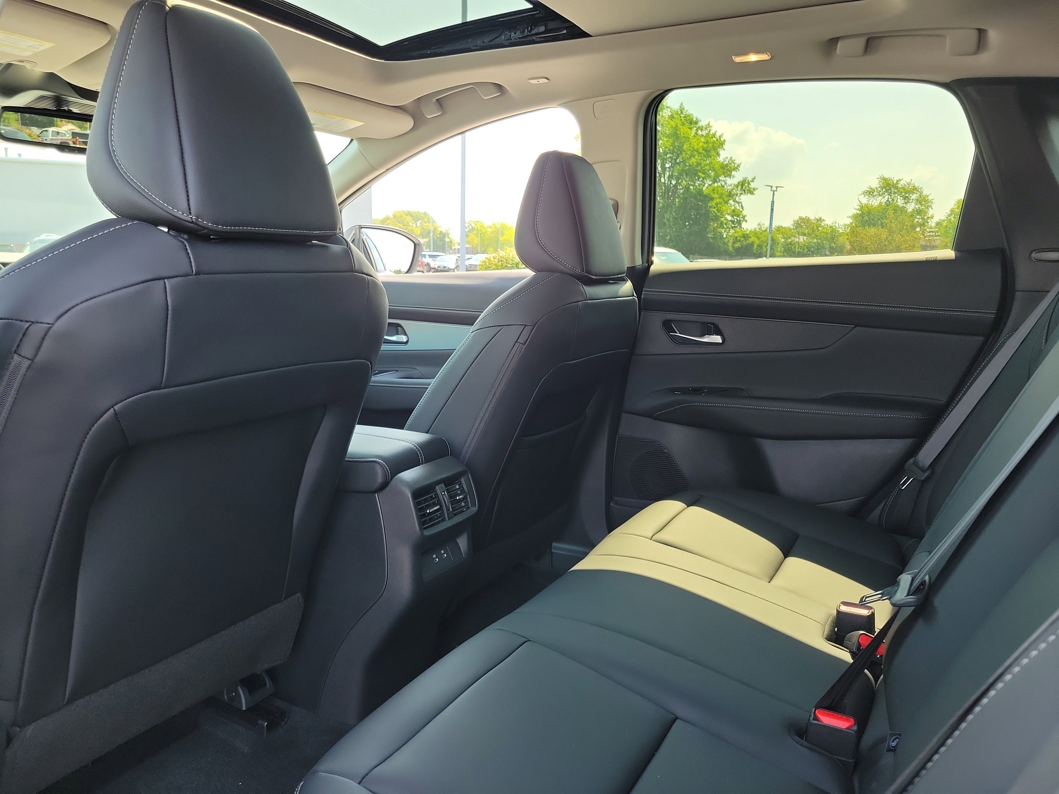 Used 2025 Nissan Murano SL w/ Cargo Package image 14